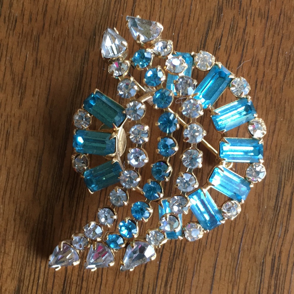 Antionette Brooch.